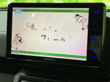 停車中にテレビや動画を楽しめるTV画面が搭載されています。休憩時間や待ち時間に、エンターテイメントを満喫できます。