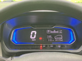 視認性の高いメーター類で、運転に必要な情報を的確に把握できます。運転に集中できる、シンプルで機能的なデザインです。