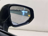 ウインカーミラーにはBSM(ブラインドスポットモニター)を搭載。隣を走る車両が死角に入るとLEDインジケーターを点灯。また、ウィンカーを出すとインジケーターも光って点滅!注意を促してくれます
