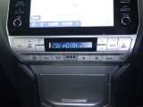 【オートエアコン】設定した温度になるように車が自動で風量や吹き出し口、冷暖房の強さを調整してくれるエアコンです。一度温度を設定すれば、自動で快適な室温を保ってくれるので運転に集中しやすいですよ♪