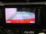 車両後方の映像を映すバックモニター。進路を確認しながら安全に車庫入れできます。