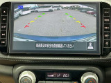 バックビューモニターです。後方画像も大きく表示されますので、車庫入れも安心です。