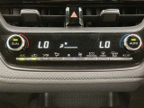 デュアルエアコンとは、運転席と助手席で、個別に温度設定ができる機能です。気温の感じ方は、人それぞれ違うもの。乗る人に優しい機能ですね。