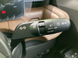 操作しやすい位置に配置されたウインカーレバー。スムーズな操作で、安全な車線変更をサポートします。快適な運転をサポートします。