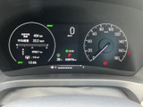 視認性の高いメーター類で、運転に必要な情報をしっかりと確認できます。運転席をスタイリッシュに演出するデザインです。