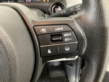 【アダプティブ・クルーズ・コントロール】予め設定した車速内でクルマが自動的に加減速。 前走車との適切な車間距離を維持しながら追従走行し、高速道路でのドライバーの疲労を軽減してくれる嬉しい機能付♪
