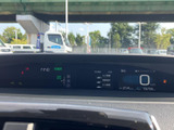 視認性の高いメーター類で、運転に必要な情報を的確に把握。運転に集中できる、シンプルで分かりやすいデザインです。