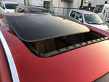 パノラマサンルーフで解放感ある快適車内