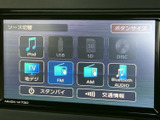 多彩なソースに対応し、お好みの音楽を存分にお楽しみいただけます。地デジTVやUSB、Bluetooth接続も可能で、長距離移動も飽きさせません。