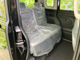 後部座席もゆったりと過ごせる空間。家族や友人と快適な時間を共有できますね。