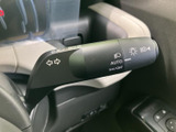 操作しやすい位置に配置されたウインカーレバー。スムーズな操作で安全な車線変更をサポートします。確実な操作感も魅力です。