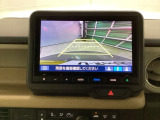 バックモニター付きで、車庫入れやバック時の後方確認をサポート。
