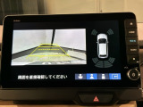 リバースギアに入れるだけで後方の表示へ切り替わります。夜間や雨の日の駐車も楽になりますよ。