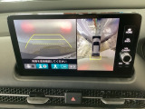 【マルチビューカメラ】周囲の状況を多彩なビューでナビ画面に表示します。駐車場や見通しの悪い交差点での安心感を高めます♪