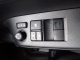 前席の窓の開閉は電動になりますので、便利ですよね。