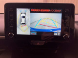 車を上から見たような視点のパノラミックビューモニター。後方の死角だけでなく左右や前方の障害物の発見もしやすくなります!