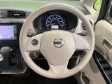 インテリアに合わせたデザインのステアリングは、運転される方のことも考え、運転しやすい形状、大きさです。是非一度、実際に触ってお確かめください。