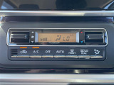 【エアコン】『エアコン装備』の画像になります。暑い夏でも寒い冬でも、車内に快適な空気を届けるので、いつでも快適な車内空間を創り上げます!