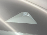 【インテリジェントエマージェンシーブレーキ】フロントカメラで前方の車両や歩行者を検知。衝突しそうな時は衝突被害軽減ブレーキが作動、衝突回避をサポート。より安全にドライブをお楽しみいただけます。