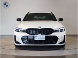 ☆BMWの代名詞とも言える【キドニーグリル】一目見ただけでBMW車であると認識できる確固たるアイコンとして存在感を放ちます☆