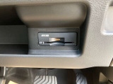 ビルトインETC(埋め込み型)。スッキリと収まっているのが特徴です。音声案内タイプ/アンテナ分離式。納車時には再セットアップ(情報の再登録)を行います。