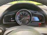 視認性の高いメーター類は、運転に必要な情報を的確にドライバーに伝えます。スポーティーなデザインで、運転するモチベーションも高まります。夜間も読みやすいです。