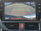 狭い場所でも安全に駐車できる、頼れる機能です。ガイドライン表示で、後方確認がしやすくなり、運転の苦手な方にもおすすめです。