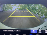 バック時の安全性を高めるバックモニター。狭い場所での駐車や車庫入れもスムーズに行えます。ガイドライン表示で、より正確な判断が可能。