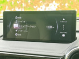 高精細なディスプレイが、ドライブ中の情報提供をサポート。Apple CarPlayやAndroid Autoにも対応し、スマートフォンとの連携もスムーズです。