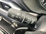 雨天時でもクリアな視界を確保。ワイパーの操作は直感的で、運転に集中できます。オート機能で雨量に応じて自動で動きます。