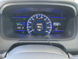 視認性の高いメーター類で、運転に必要な情報を的確に把握できます。落ち着いた色使いで、運転に集中できる空間です。