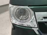 LEDヘッドライトは、点灯の瞬間から最大光量を発揮し、突然暗くなるトンネルなどでの安定感を高めます。