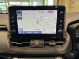 10.5インチディスプレイオーディオ フルセグTV視聴可能で、大きな見やすい画面で遠くへお出掛けの際にも安心です。