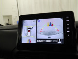 パノラミックビューモニター付きです。車両を上から見たような映像をディスプレイオーディオ画面に表示。運転席からの目視だけでは見にくい、車両周辺の状況をリアルタイムでしっかり確認できます。