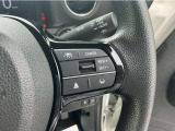 【アダプティブ・クルーズ・コントロール】予め設定した車速内でクルマが自動的に加減速。 前走車との適切な車間距離を維持しながら追従走行し、高速道路でのドライバーの疲労を軽減。「安全」をお求めください。