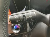 操作しやすいウインカーレバーで、安全な車線変更をサポート。直感的に操作できるので、運転に集中できます。日常の運転をより快適に。