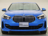 【キドニーグリル】BMWの代名詞。一目見ただけでBMWであると認識できる確固たるアイコンとして存在感を放ちます。