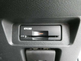 純正ETC2.0付 料金所もスムーズに通れ、割引料金の適用もあります。ビルトインできれいに収まっており、見た目もスマートです。