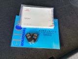 メンテナンスノート【整備記録簿】、取説も揃っています。スマートキーはバッグなどにしまったままボタン操作でエンジンの始動・停止ができて大変便利です。