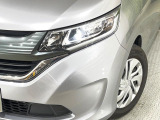 【LEDヘッドライト】悪天候や夜間走行時も良好な視界を確保し安心して運転できる高輝度LEDヘッドライトを装備!点灯速度が早く、消費電力も抑えられています。