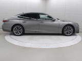 歩行者検知機能付衝突回避支援型プリクラッシュセーフティ、LDA、AHS、レーダークルーズコントロールをセットにした「Lexus Safety System +」を装備しています。