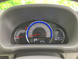 視認性の高いメーター類が、運転に必要な情報を分かりやすく表示。運転状況を常に把握でき、安全運転をサポートします。