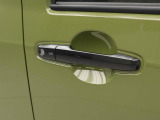 ドアハンドル リクエストスイッチでドアロックの開閉が可能です。