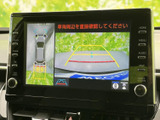リヤビューモニターで、駐車時の安全性を高めます。狭い場所でも視認性が向上し、スムーズな駐車操作をサポートします。
