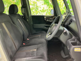 運転席からの視界は良好で、運転操作もスムーズに行えます。シートの座り心地も良く、長距離運転も快適です。