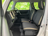 運転席からの視界は広く、運転操作もスムーズに行えます。操作しやすい配置になっているので、運転に集中できます。