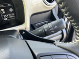 操作しやすい位置に配置されたウインカーレバー。スムーズな操作で、安全な車線変更をサポートします。直感的に使える設計です。