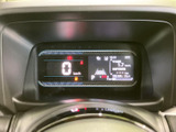 視認性の高いメーターで、運転に必要な情報を的確に把握できます。走行状況を常に確認し、安全運転を心がけましょう。