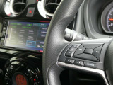 オーディオなどの音量など手元で操作できるハンドルスイッチ付き。