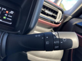 操作しやすいウインカーレバーは、安全な車線変更をサポートします。確実な操作感で、安心して運転できます。